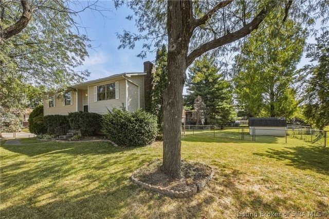 1324 Sportsman Drive, Jeffersonville, IN 47130