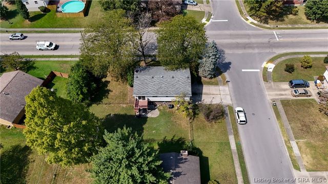 1324 Sportsman Drive, Jeffersonville, IN 47130