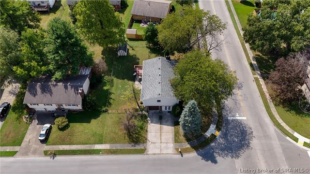 1324 Sportsman Drive, Jeffersonville, IN 47130
