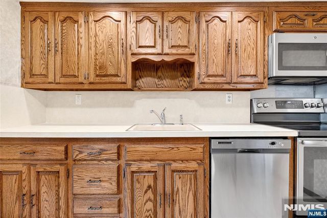 10 Hasbrouck Avenue, Emerson, NJ 07630