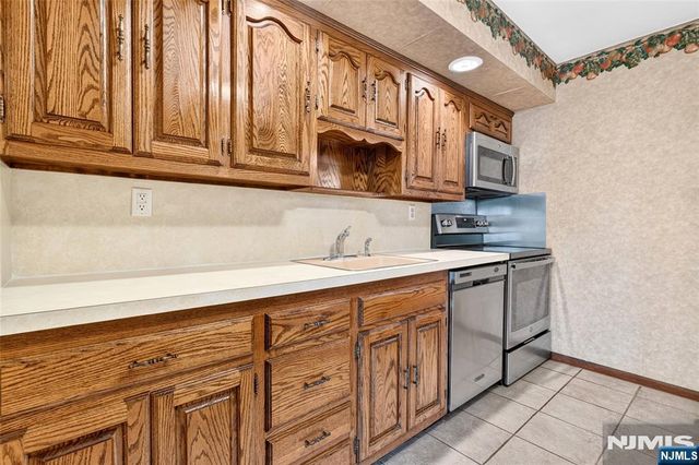 10 Hasbrouck Avenue, Emerson, NJ 07630