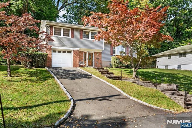 10 Hasbrouck Avenue, Emerson, NJ 07630