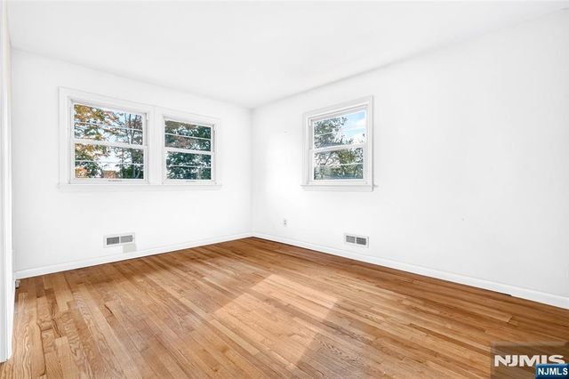 10 Hasbrouck Avenue, Emerson, NJ 07630