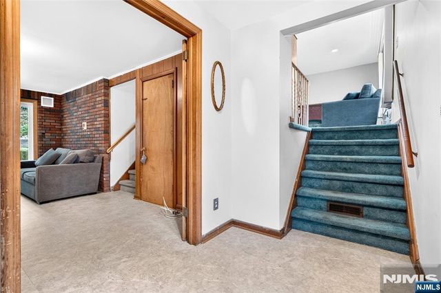 10 Hasbrouck Avenue, Emerson, NJ 07630