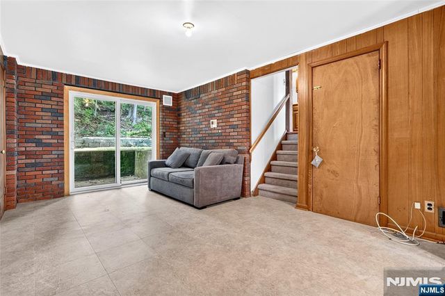 10 Hasbrouck Avenue, Emerson, NJ 07630