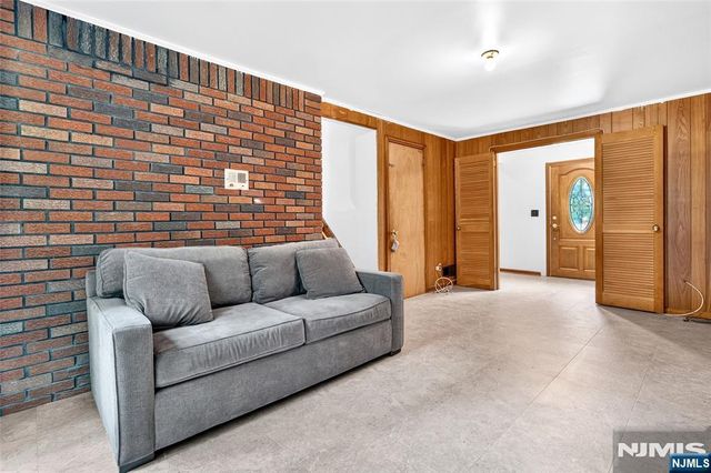 10 Hasbrouck Avenue, Emerson, NJ 07630