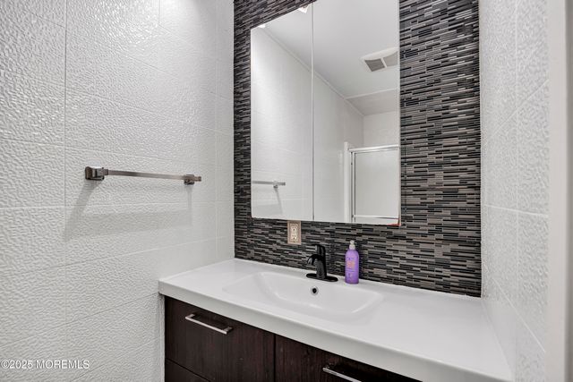 152 Redpine Loop, Old Bridge, NJ 08857