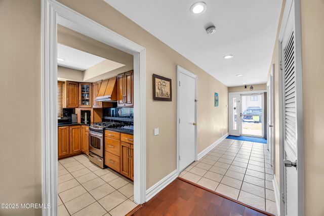 152 Redpine Loop, Old Bridge, NJ 08857