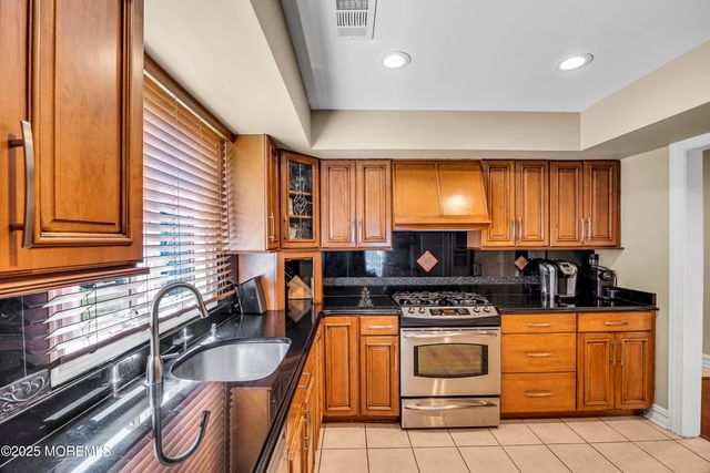 152 Redpine Loop, Old Bridge, NJ 08857