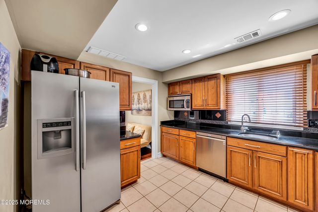 152 Redpine Loop, Old Bridge, NJ 08857