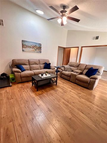 1036 Cedar Hill Place, Midwest City, OK 73110