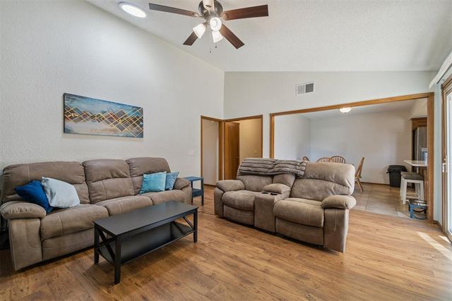 1036 Cedar Hill Place, Midwest City, OK 73110