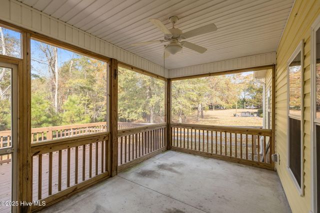 100 White Swan Way, Swansboro, NC 28584