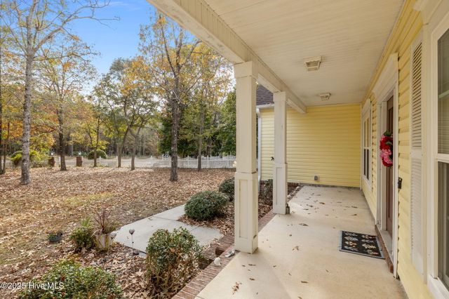 100 White Swan Way, Swansboro, NC 28584