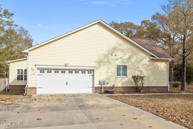 100 White Swan Way, Swansboro, NC 28584