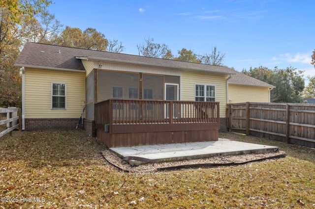 100 White Swan Way, Swansboro, NC 28584