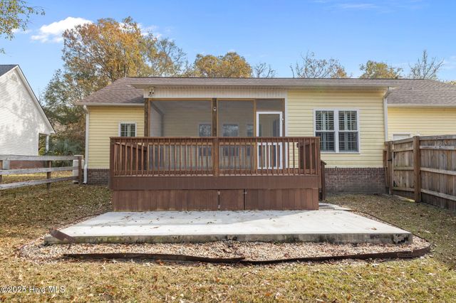 100 White Swan Way, Swansboro, NC 28584