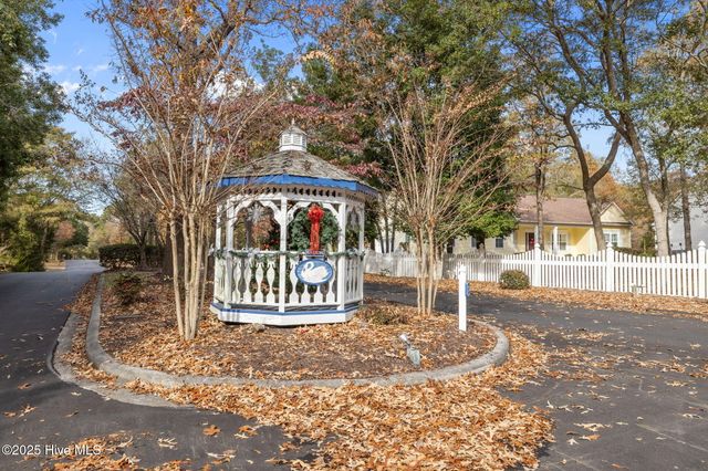 100 White Swan Way, Swansboro, NC 28584