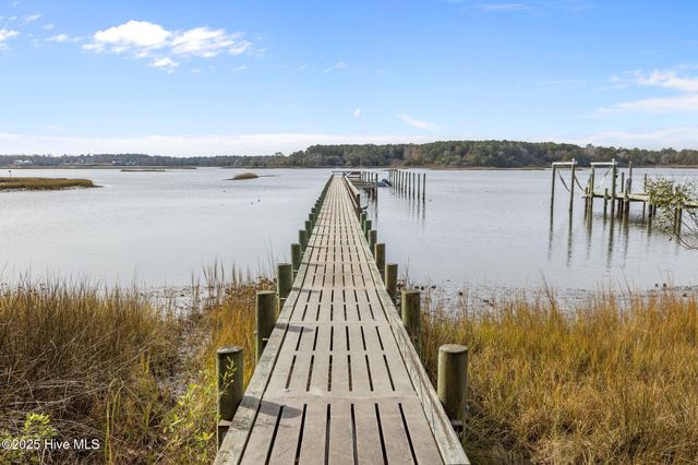 100 White Swan Way, Swansboro, NC 28584