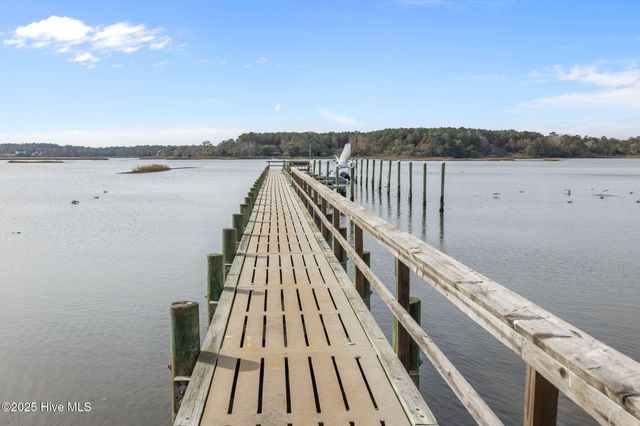 100 White Swan Way, Swansboro, NC 28584