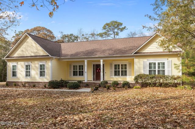 100 White Swan Way, Swansboro, NC 28584