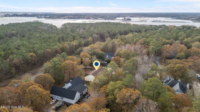 100 White Swan Way, Swansboro, NC 28584