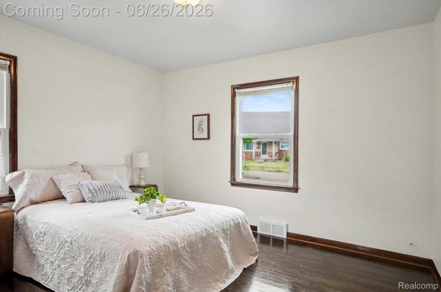 21701 Sunnyside Street, St. Clair Shores, MI 48080