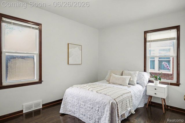21701 Sunnyside Street, St. Clair Shores, MI 48080