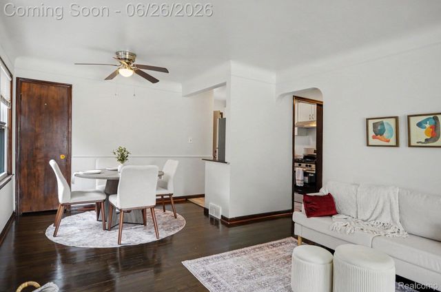 21701 Sunnyside Street, St. Clair Shores, MI 48080