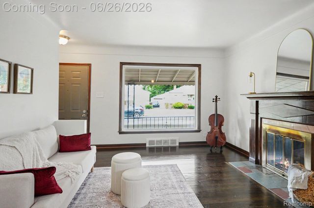 21701 Sunnyside Street, St. Clair Shores, MI 48080
