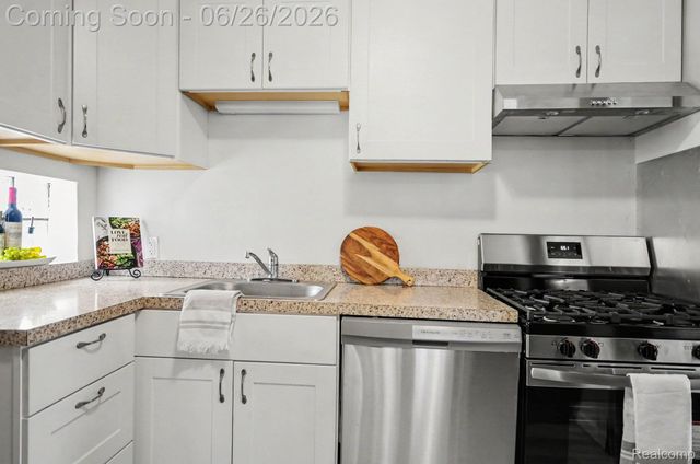 21701 Sunnyside Street, St. Clair Shores, MI 48080