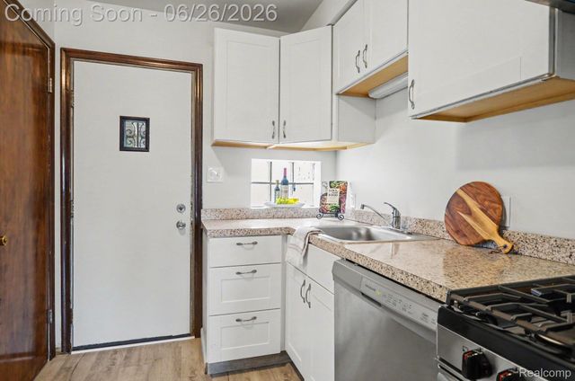 21701 Sunnyside Street, St. Clair Shores, MI 48080