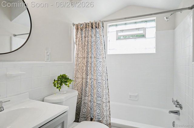 21701 Sunnyside Street, St. Clair Shores, MI 48080