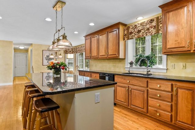 4 Dorset Drive, Walpole, MA 02032
