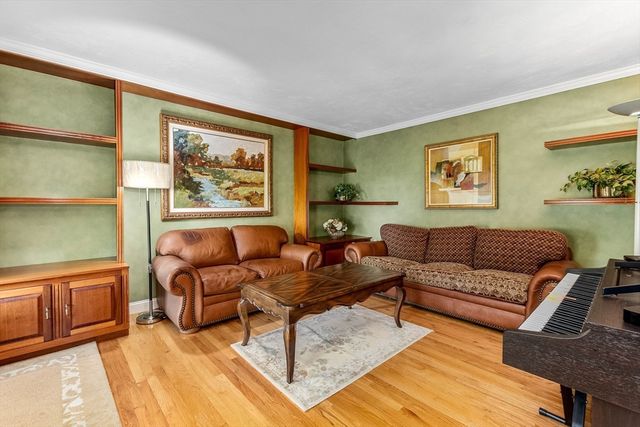 4 Dorset Drive, Walpole, MA 02032