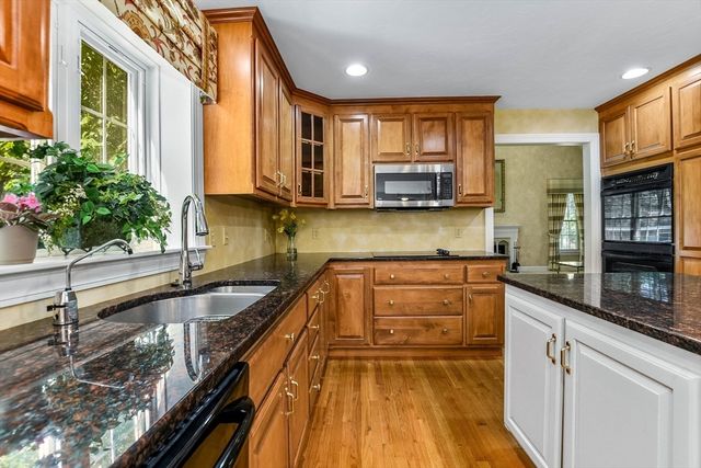 4 Dorset Drive, Walpole, MA 02032
