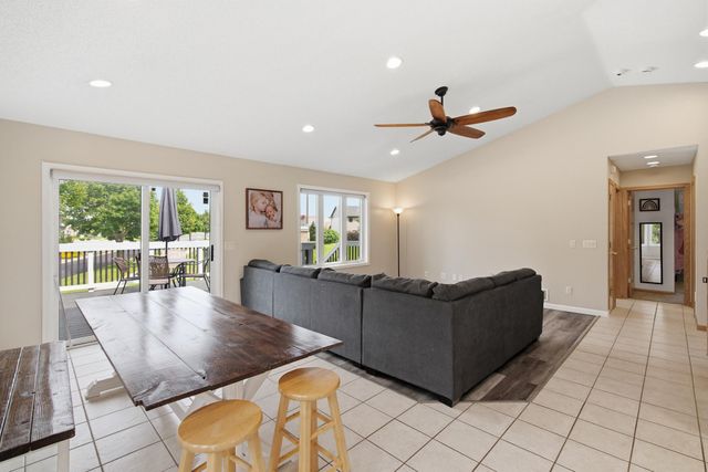 653 Grayhawk Dr, Mankato, MN 56001