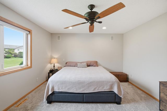 653 Grayhawk Dr, Mankato, MN 56001
