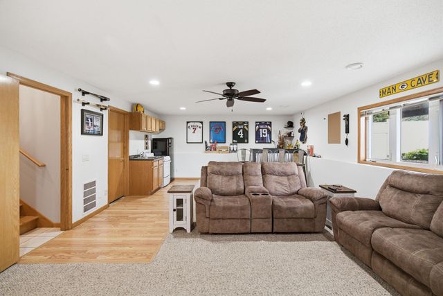 653 Grayhawk Dr, Mankato, MN 56001