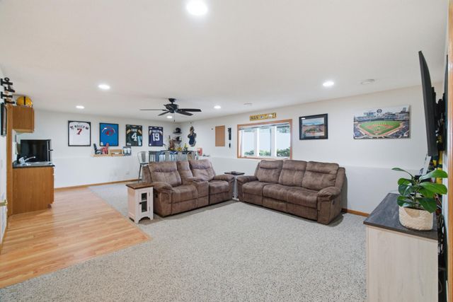 653 Grayhawk Dr, Mankato, MN 56001