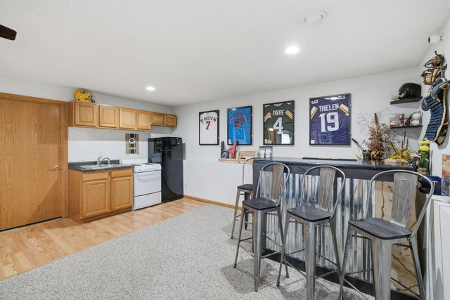653 Grayhawk Dr, Mankato, MN 56001