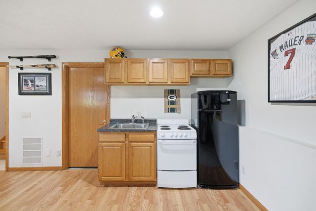 653 Grayhawk Dr, Mankato, MN 56001