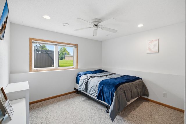 653 Grayhawk Dr, Mankato, MN 56001