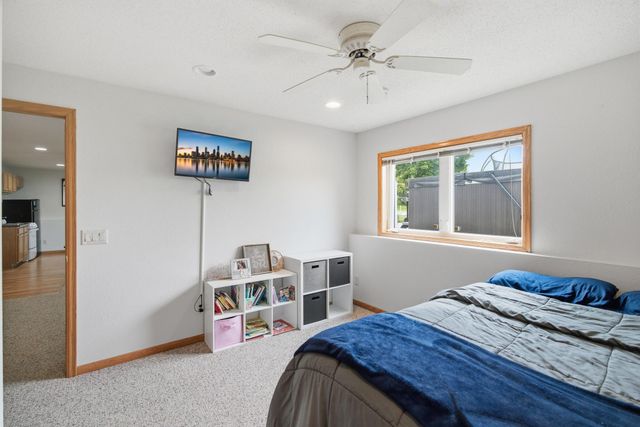 653 Grayhawk Dr, Mankato, MN 56001