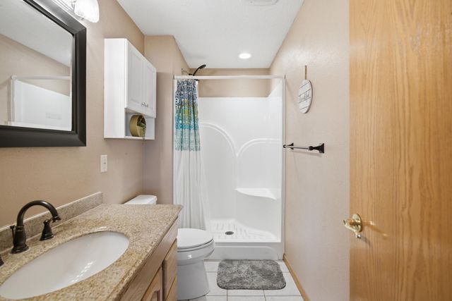653 Grayhawk Dr, Mankato, MN 56001