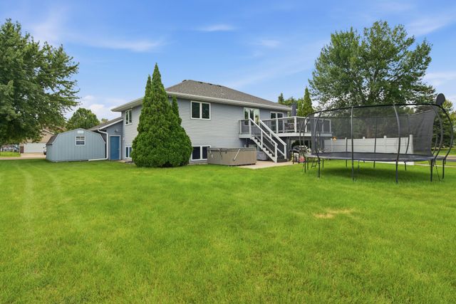 653 Grayhawk Dr, Mankato, MN 56001
