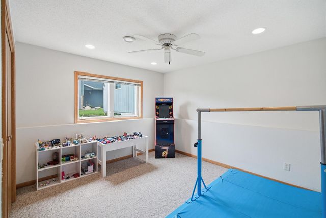 653 Grayhawk Dr, Mankato, MN 56001