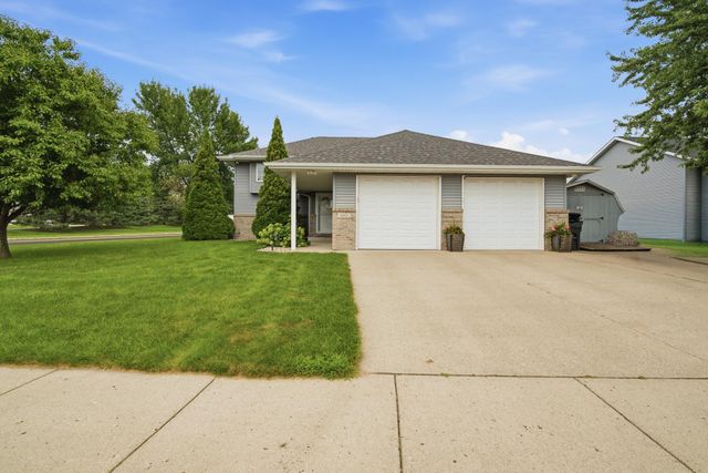 653 Grayhawk Dr, Mankato, MN 56001