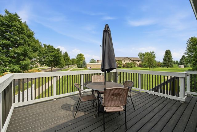 653 Grayhawk Dr, Mankato, MN 56001