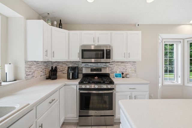 653 Grayhawk Dr, Mankato, MN 56001